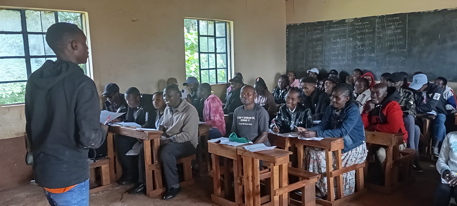 Youth entrepreneurs in a BDS classroom session